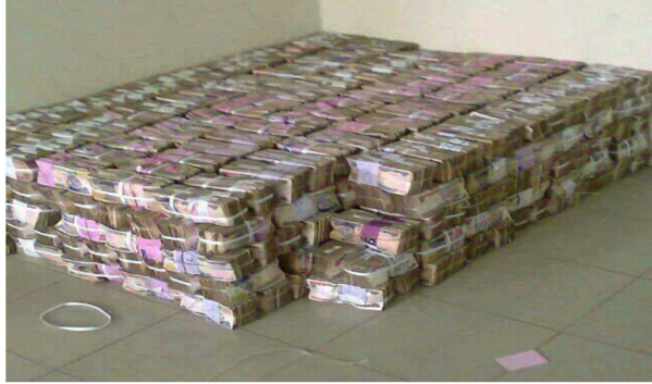 (Photos Exclusives) Des lingots d'or, de l’argent, de la drogue trouvés chez Jammeh