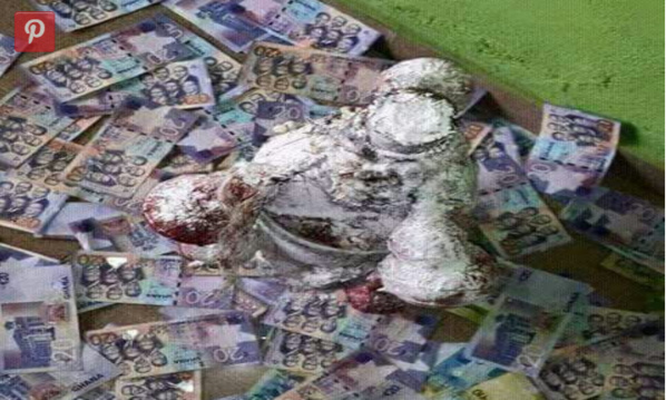 (Photos Exclusives) Des lingots d'or, de l’argent, de la drogue trouvés chez Jammeh