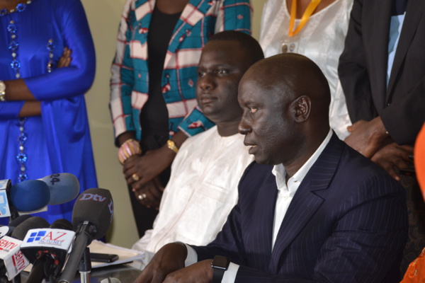 Rencontre avec l'opposition : Que mijote Idy ? Rencontre avec l'opposition : Que mijote Idy ?