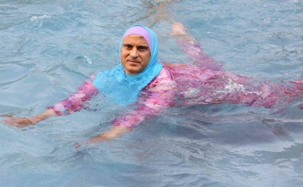 France: Burkini de bain, en mode manuel Valls. .. France: Burkini de bain, en mode manuel Valls. ..