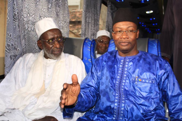 Les 475 bus de Dakar Dem Dikk, présentés au Khalif général de la famille "Oumarienne" Les 475 bus de Dakar Dem Dikk, présentés au Khalif général de la famille "Oumarienne"