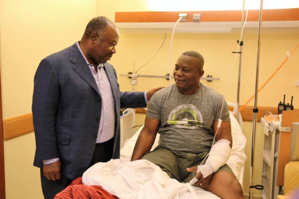 Ali Bongo très ému rend visite aux policiers et militaires bléssés