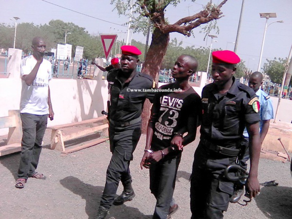 AFFAIRE «BOY DJINE»:5 tours d’horloge d’audition sous haute surveillance AFFAIRE «BOY DJINE»:5 tours d’horloge d’audition sous haute surveillance