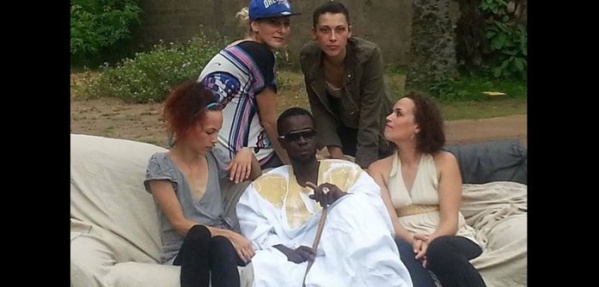 Mare Maguette: marié à 4 femmes blanches et père de 17 enfants Mare Maguette: marié à 4 femmes blanches et père de 17 enfants