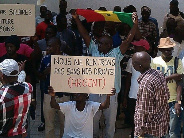 Arabie Saoudite : Les travailleurs Sénégalais 9 mois sans salaire (Regardez) Arabie Saoudite : Les travailleurs Sénégalais 9 mois sans salaire (Regardez)