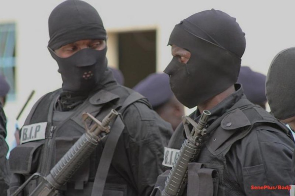 Dakar: Prise d'otages au camp Abdou Diassé où se trouve le ministre de l'intérieur Français (Simulation)