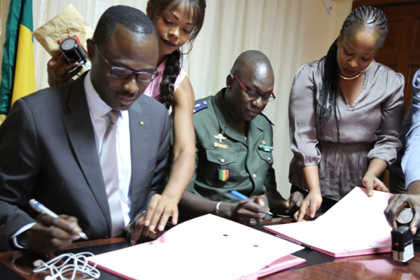 Réinsertion des détenus: l’Administration pénitentiaire signe un protocole de convention avec le PRODAC Réinsertion des détenus: l’Administration pénitentiaire signe un protocole de convention avec le PRODAC