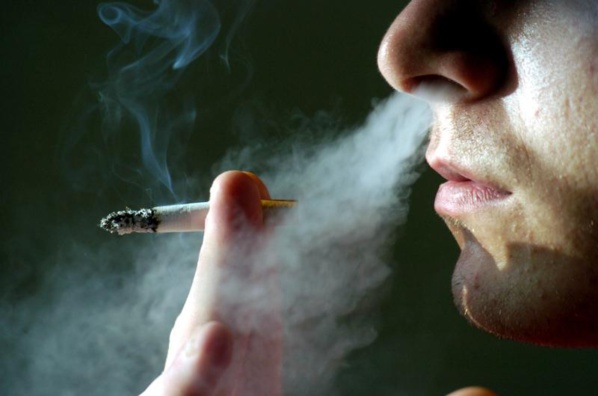 Quand fumer tue et que le travail fait fumer Quand fumer tue et que le travail fait fumer