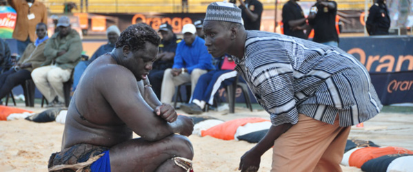 Yékini a subi une opération à l'hopital à Fann Yékini a subi une opération à l'hopital à Fann