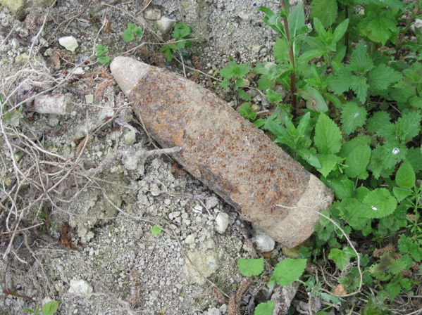 Il trouve un obus... et décide de l'amener au commissariat... Il trouve un obus... et décide de l'amener au commissariat...