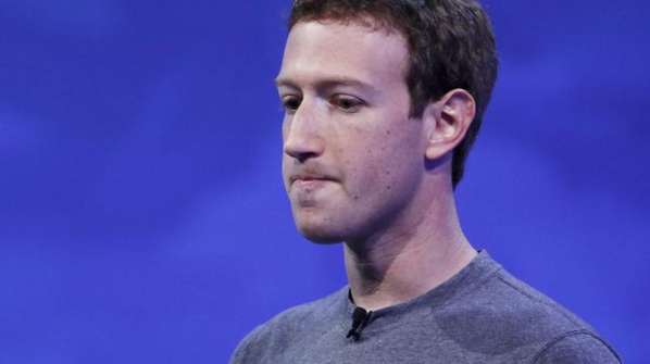 En difficulté, le patron de Facebook appelle le monde à se connecter davantage