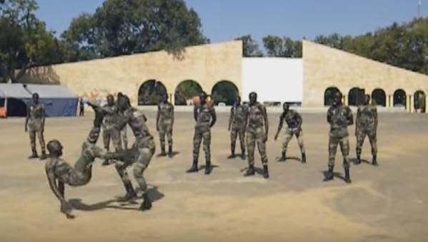 Recrutement dans l’armée : Échauffourées, coups de marteaux, puis deux morts Recrutement dans l’armée : Échauffourées, coups de marteaux, puis deux morts