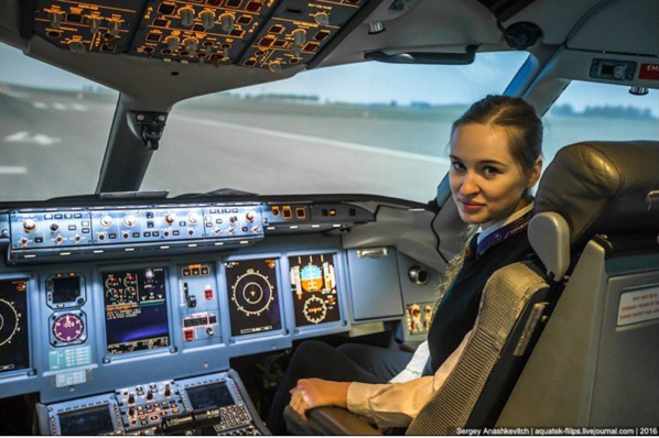 A 23 ans, elle est la plus jeune pilote de ligne russe!