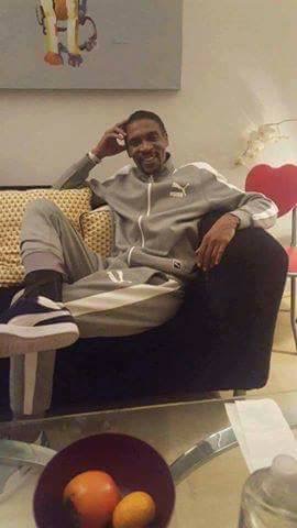 Voici  l'ancien capitaine des lions indomptables Rigobert Song, affaibli par un AVC