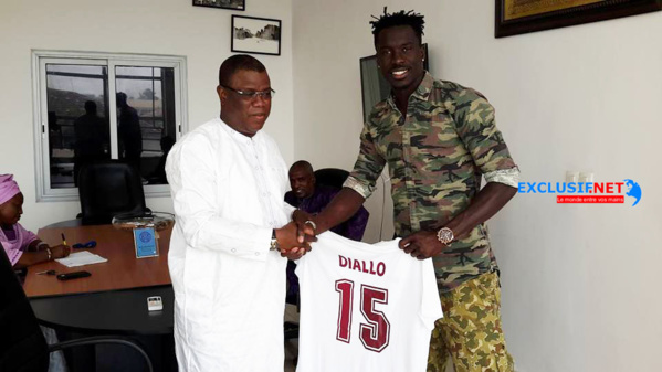 L'ancien joueur du Casa Sports, Laye Diallo offre un cadeau à Baldé