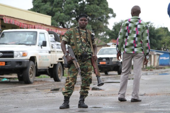Dernière minute: des tirs entendus dans le plus grand camp militaire de la Gambie