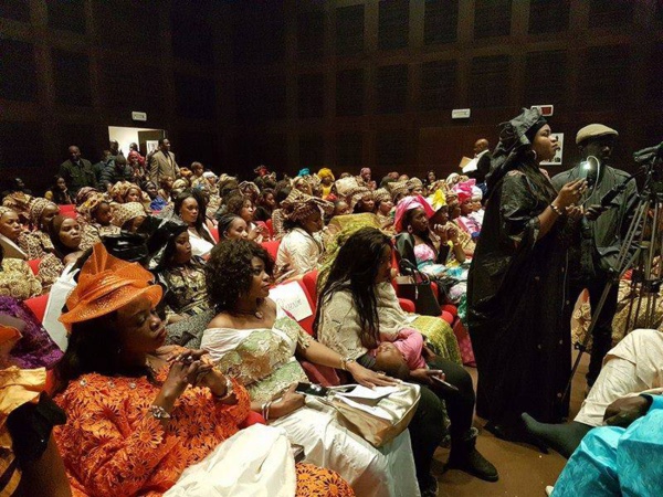 Italie:revivez les images du lancement du mouvement des Amazones républicaines de Milan