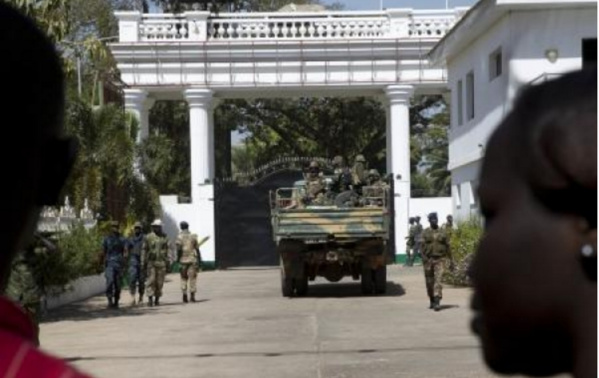 (Photos Exclusives) Des lingots d'or, de l’argent, de la drogue trouvés chez Jammeh (Photos Exclusives) Des lingots d'or, de l’argent, de la drogue trouvés chez Jammeh