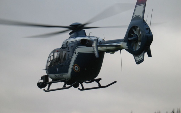 Dernière minute: France vol d'armes dans un véhicule militaire, un quartier bouclé Dernière minute: France vol d'armes dans un véhicule militaire, un quartier bouclé