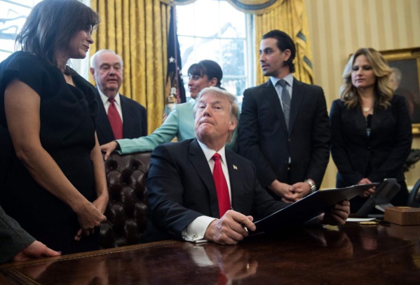 Pour Trump, les femmes doivent «s'habiller comme des femmes» Pour Trump, les femmes doivent «s'habiller comme des femmes»