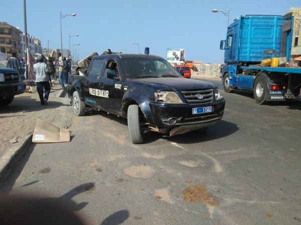 Dernière minute: les bulldozers de Barthélémy Dias, délogent les mécaniciens de Mermoz