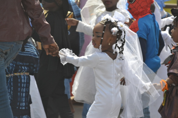 PHOTOS: Le Mardi gras bat son plein dans les rues de Dakar PHOTOS: Le Mardi gras bat son plein dans les rues de Dakar