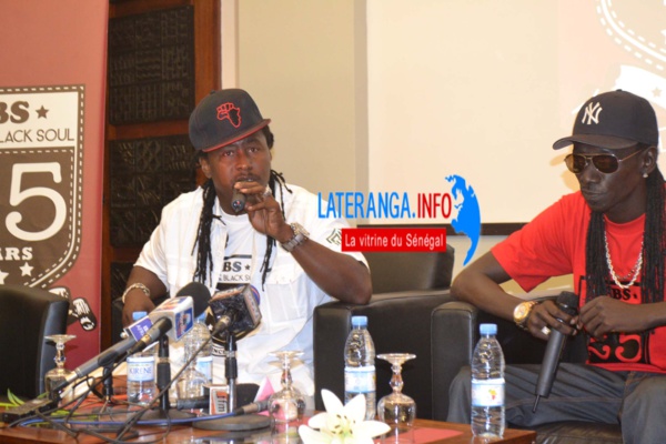 Dj Awadi et Duggy Tee dénoncent la gestion de Macky: «le pays va mal et les pilleurs de la république sont toujours là» Dj Awadi et Duggy Tee dénoncent la gestion de Macky: «le pays va mal et les pilleurs de la république sont toujours là»