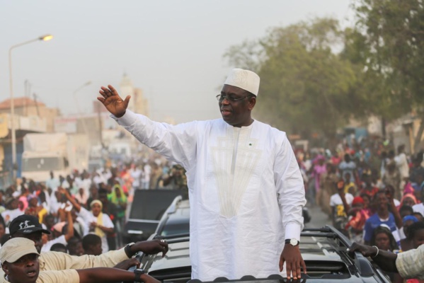 18 morts à Saint Louis: Macky Sall présente ses condoléances mais n'annule pas sa tournée 18 morts à Saint Louis: Macky Sall présente ses condoléances mais n'annule pas sa tournée