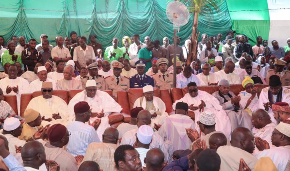 Rappel à Dieu du Khalife Général des Tidianes: Macky Sall a présenté ses condoléances à la la famille Rappel à Dieu du Khalife Général des Tidianes: Macky Sall a présenté ses condoléances à la la famille