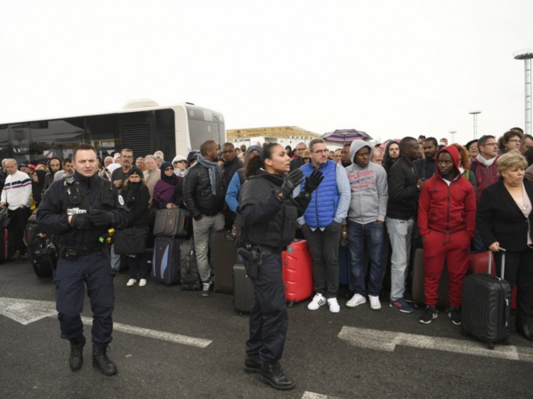 Un homme "connu des services" abattu après avoir dérobé l'arme d'une militaire Un homme "connu des services" abattu après avoir dérobé l'arme d'une militaire