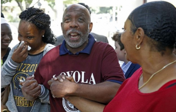 Libéré de prison après avoir passé 32 ans à clamer son innocence