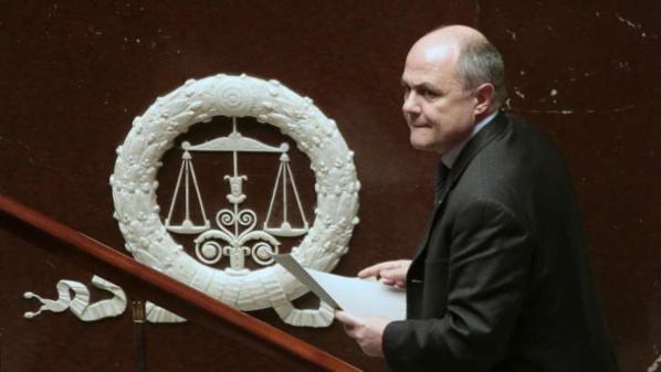 France: visé par une enquête, le ministre de l'Intérieur démissionne