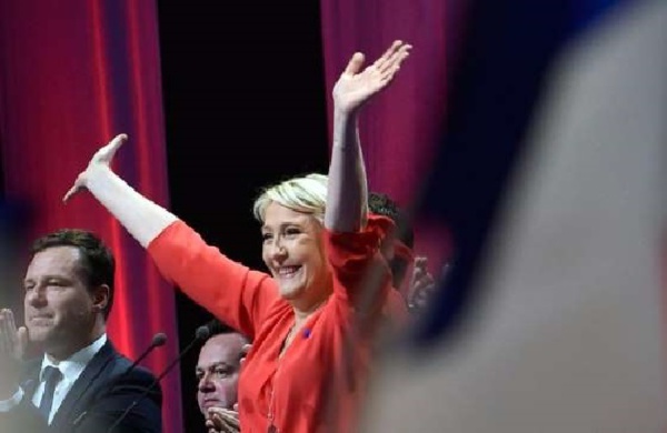 Sondage : Marie Le Pen devance Macron et Fillon