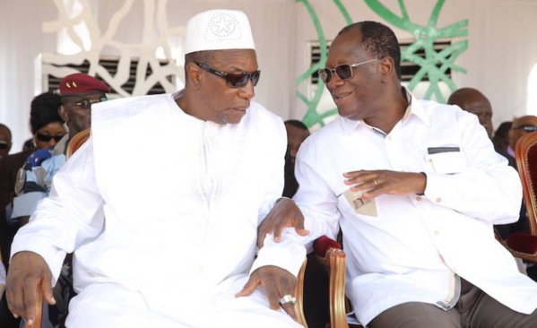 Vidéo: Les pays africains soumis à l'Europe: Comment le Président Alpha Conde a foudroyé son homologue Ouattara Vidéo: Les pays africains soumis à l'Europe: Comment le Président Alpha Conde a foudroyé son homologue Ouattara