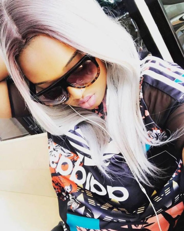 Admirez Mignonne Dia, la ravissante fille du feu le chanteur Demba Dia Admirez Mignonne Dia, la ravissante fille du feu le chanteur Demba Dia