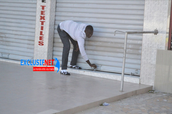 En direct de la place de l'obélisque: les commerçants commencent à fermer leurs boutiques 
