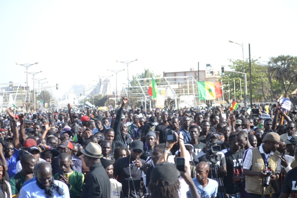 Le mouvement Y'en a marre a mobilisé plus d'un million de personnes à la place de l'Obélisque (Responsable) Le mouvement Y'en a marre a mobilisé plus d'un million de personnes à la place de l'Obélisque (Responsable)