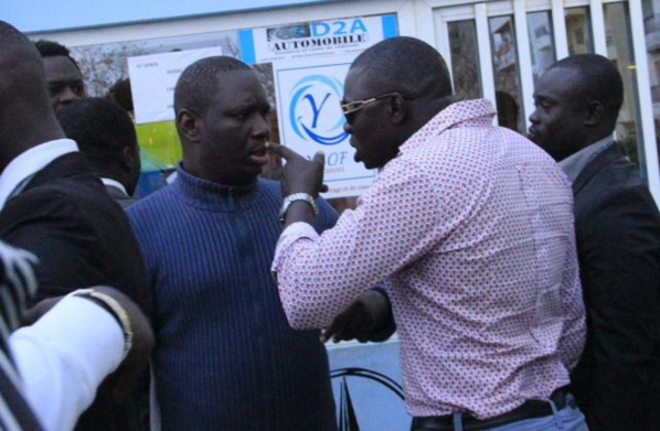 Regardez, le chanteur Salam Diallo bastonné par Ousmane Diop dit Boston Regardez, le chanteur Salam Diallo bastonné par Ousmane Diop dit Boston