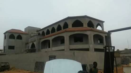 Guédiaway: le palais du maire alioune Sall en construction