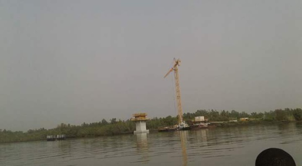 IMAGES: Construction du Pont de Farafegny en Gambie, rien ne bouge