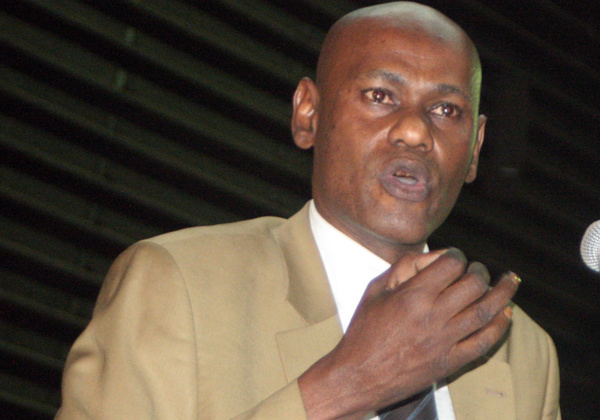 Youssou Touré: «Pourquoi j'ai décidé d'amener mon fils de 17 ans à la police » Youssou Touré: «Pourquoi j'ai décidé d'amener mon fils de 17 ans à la police »