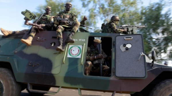 GAMBIE : Échange de coups de feu dans le village de Yaya Jammeh, plusieurs blessés GAMBIE : Échange de coups de feu dans le village de Yaya Jammeh, plusieurs blessés