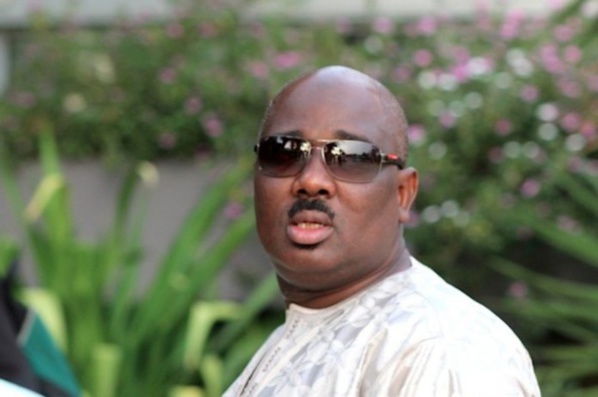 Le griot du président Sall, traîné en justice pour insulte aux institutions de la République Le griot du président Sall, traîné en justice pour insulte aux institutions de la République