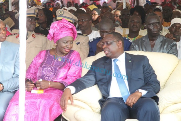 Palais : Mimi Touré reçue nuitamment par Macky Sal Palais : Mimi Touré reçue nuitamment par Macky Sal