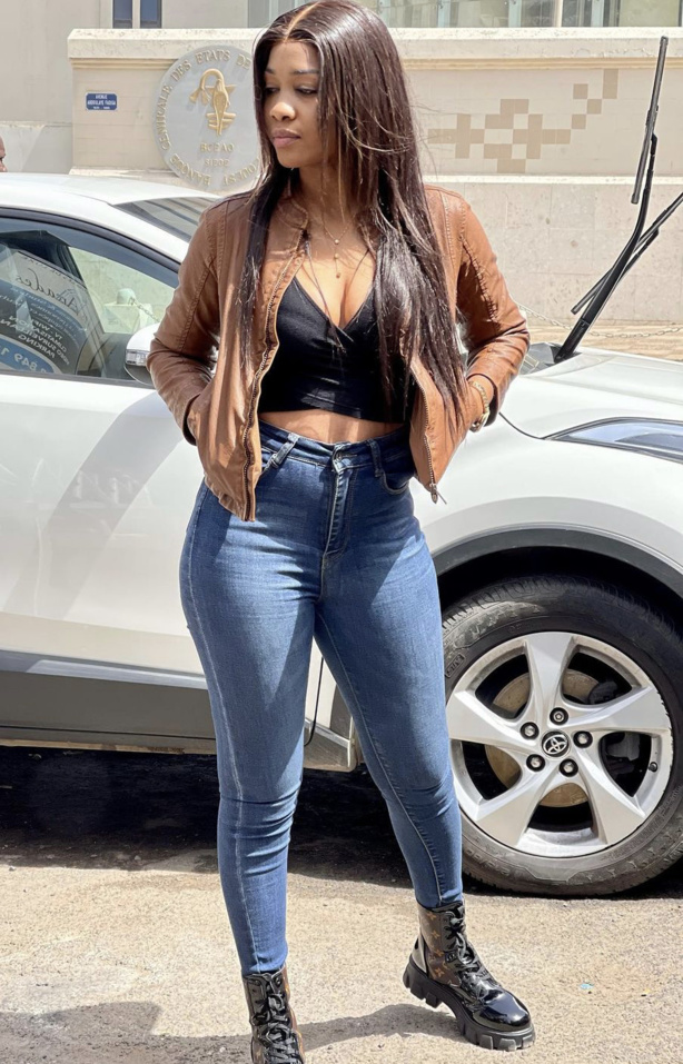 La charmante journaliste Fatima Sylla de la 2STV