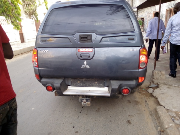Le Jaraff Youssou Ndoye roule avec un véhicule sans immatriculation Le Jaraff Youssou Ndoye roule avec un véhicule sans immatriculation
