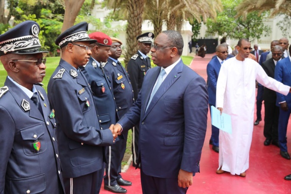 Photos: Le président Sall renforce les capacités opérationnelles de la police