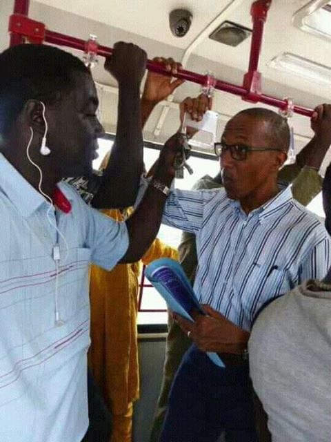 Abdoul Mbaye courtise toujours les usagers de Dakar Dem Dikk