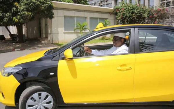 Le Président Macky Sall à bord d'un taxi à Dakar !