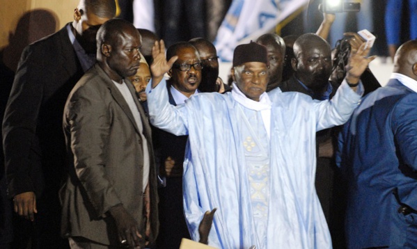 La visite de Me Wade sabotée à Ziguinchor: coupures d'électricité, manque sécurité... La visite de Me Wade sabotée à Ziguinchor: coupures d'électricité, manque sécurité...